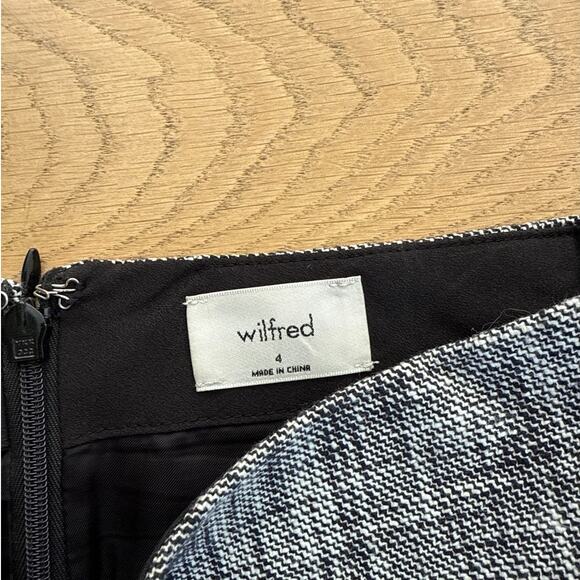 Wilfred - Classic Mini Skirt in Black & White - Picture 2 of 3